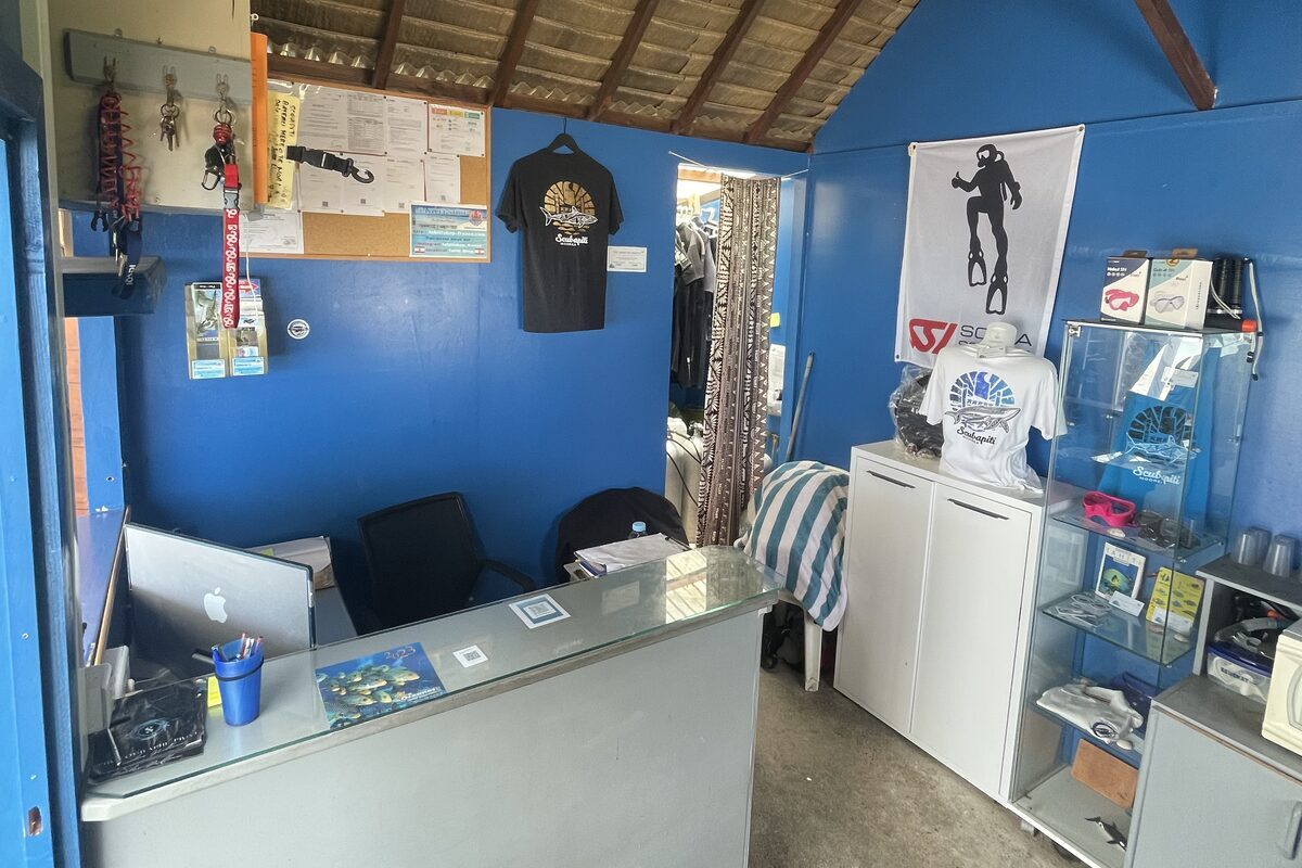 The Scubapiti front desk